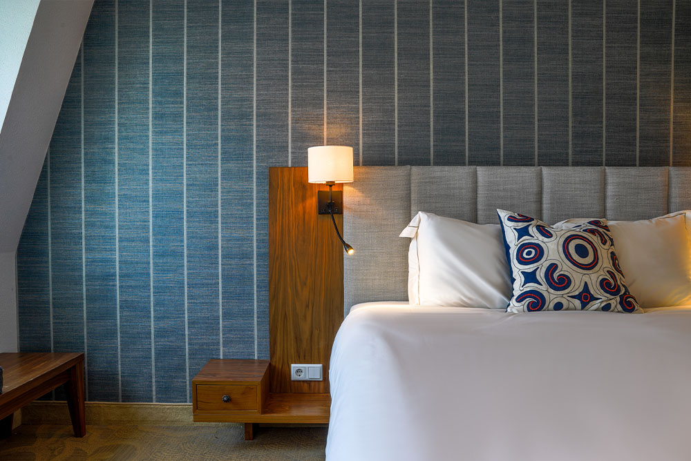 Comfort kamer met tweepersoonsbed en rustgevend design bij Grand Hotel Ter Duin