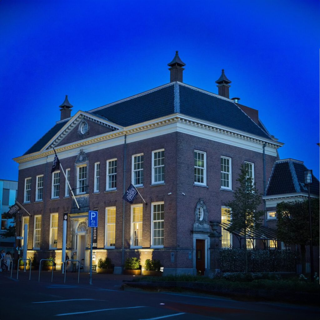 Swingende golfer in actie